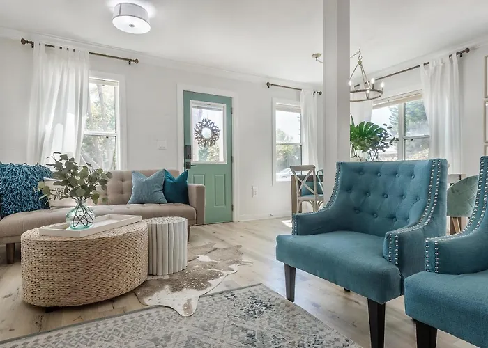 Fully Renovated Indian Rocks Getaway *