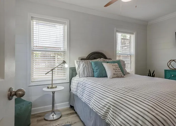 Fully Renovated Indian Rocks Getaway * Clearwater Beach