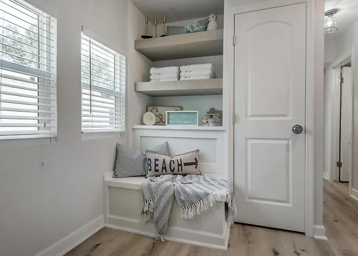 Fully Renovated Indian Rocks Getaway