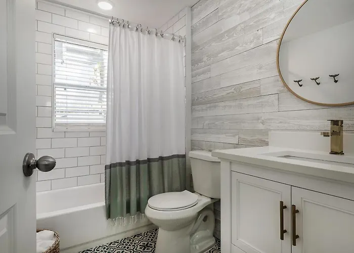 Fully Renovated Indian Rocks Getaway * Clearwater Beach