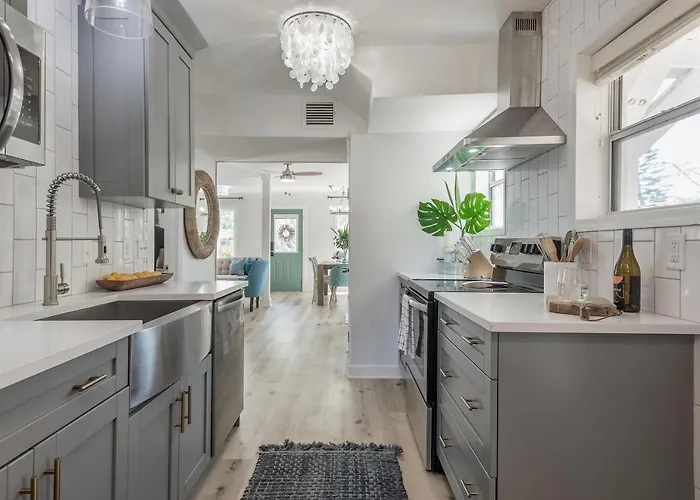 Fully Renovated Indian Rocks Getaway