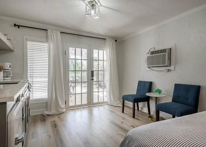 Fully Renovated Indian Rocks Getaway * Clearwater Beach