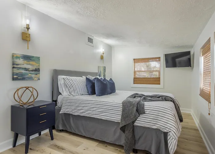 Fully Renovated Indian Rocks Getaway * Clearwater Beach