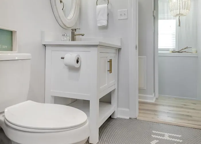 Fully Renovated Indian Rocks Getaway *