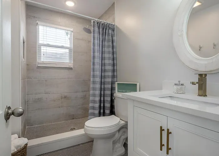 Fully Renovated Indian Rocks Getaway Holiday home Clearwater Beach