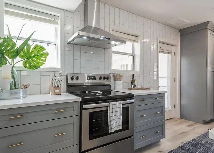 Fully Renovated Indian Rocks Getaway *