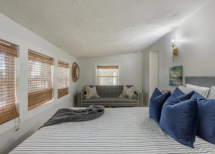 Holiday home Fully Renovated Indian Rocks Getaway