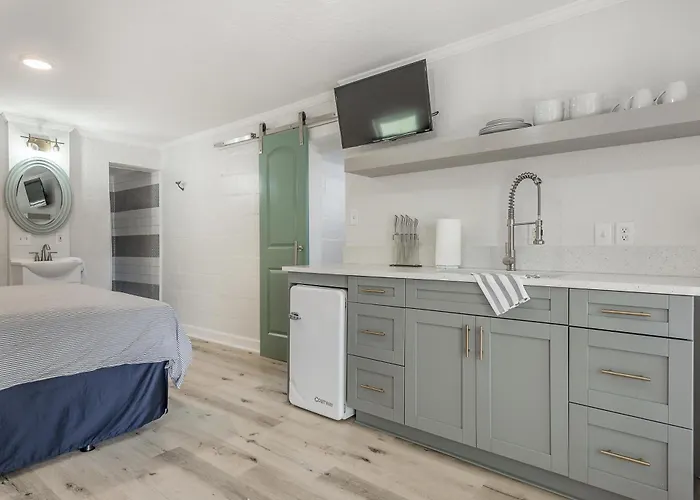 Fully Renovated Indian Rocks Getaway Clearwater Beach