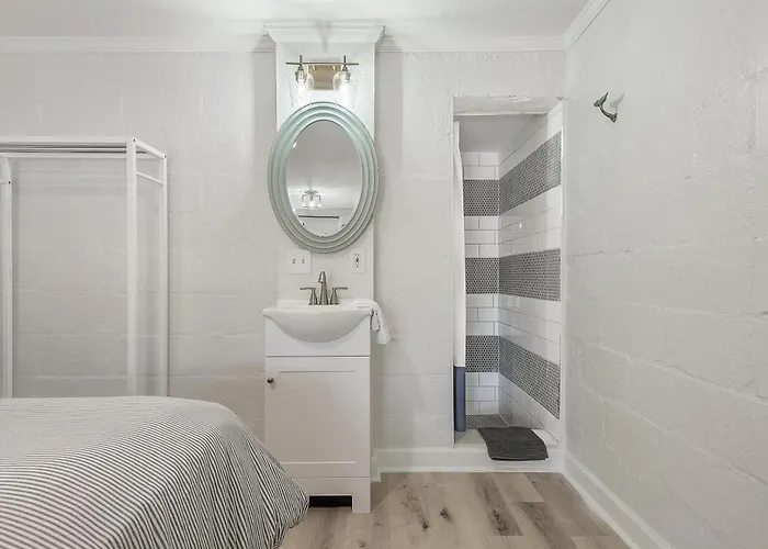 Fully Renovated Indian Rocks Getaway Holiday home Clearwater Beach